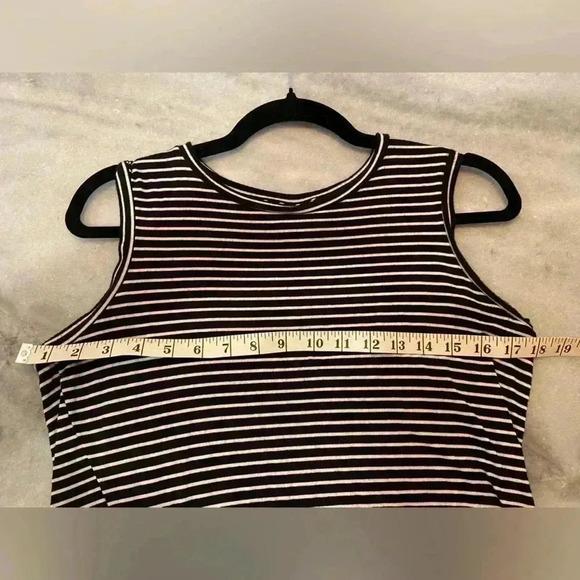 Bobeau Black White Stripes Sleeveless Crew Neck Twist Hem Textured Tank Size S - Picture 7 of 11